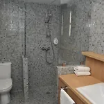 Espace Cite מלון קרקסון