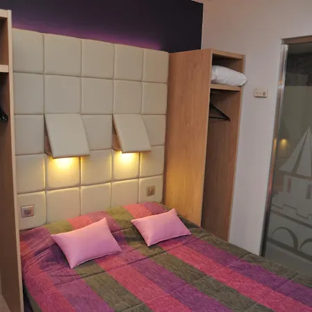 Espace Cite Szálloda 2*